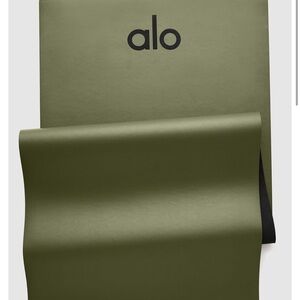 Alo Yoga Mat in jungle green